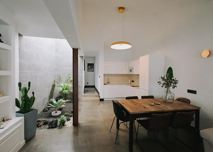 Garden House, Playa Honda * أرّاثيفي